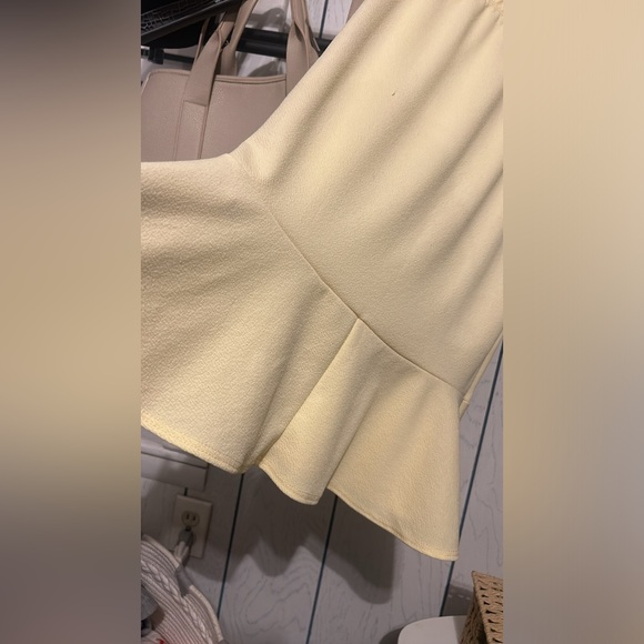 Tiffany & Rose - Yellow midi skirt with pleating on bittom, Small - Picture 3 of 3